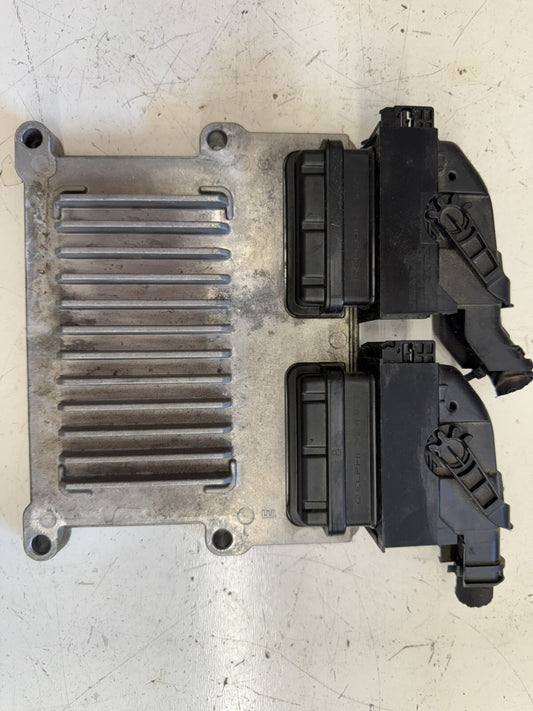 OEM 12-14 Hyundai Genesis 39105-3CBN0 Computer Engine Control ECU ECM Module