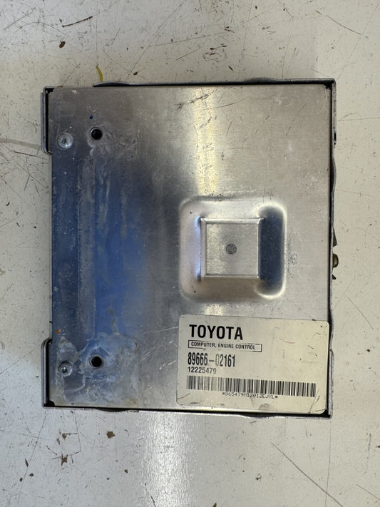 OEM 04 Toyota Matrix 2WD 1.8L A/T Engine Computer 89666-02161 ECU Control Module